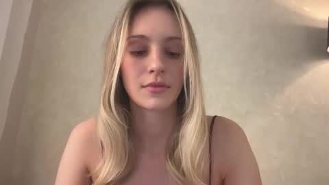 Snapshot of fflloowweerr chatting on November 16, 6:52 am Lisa online show from November 16, 6:52 am