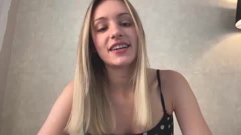 Snapshot of fflloowweerr chatting on November 17, 7:14 am Lisa online show from November 17, 7:14 am