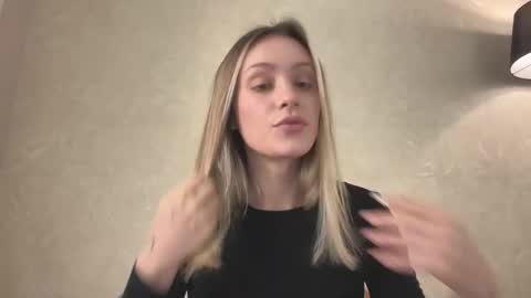 Snapshot of fflloowweerr chatting on November 20, 9:09 am Lisa online show from November 20, 9:09 am