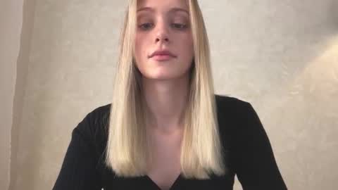 Snapshot of fflloowweerr chatting on November 29, 6:38 am Lisa online show from November 29, 6:38 am