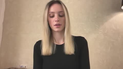 Snapshot of fflloowweerr chatting on December 2, 8:52 am Lisa online show from December 2, 8:52 am