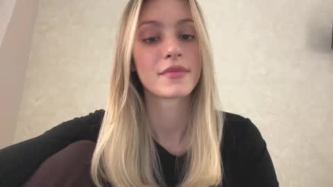 Snapshot of fflloowweerr chatting on December 5, 7:06 am Lisa online show from December 5, 7:06 am