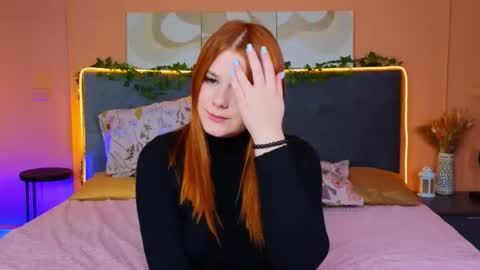 Snapshot of fiery_foxy chatting on October 9, 4:43 am Mabel online show from October 9, 4:43 am