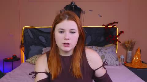 Snapshot of fiery_foxy chatting on October 18, 4:15 am Mabel online show from October 18, 4:15 am