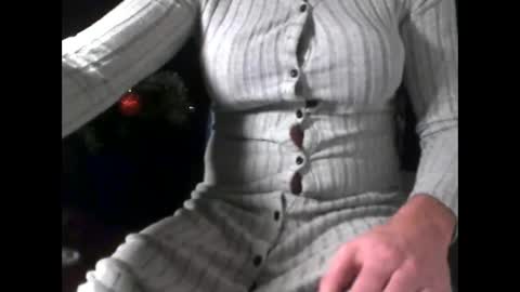 fifi010203 online show from December 16, 7:35 am