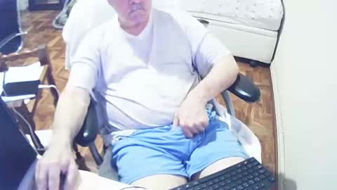 Snapshot of filhober chatting on January 18, 2:47 am filhober online show from January 18, 2:47 am