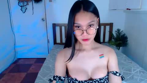 Snapshot of filipina_sassyqirl19xxx chatting on February 1, 9:32 am sweet online show from February 1, 9:32 am