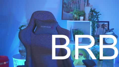 Snapshot of filipinaadams chatting on January 10, 11:11 am cap and Lana  online show from January 10, 11:11 am