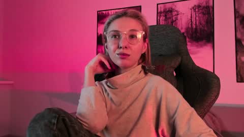 Snapshot of filipinaadams chatting on February 28, 9:04 am cap and Lana  online show from February 28, 9:04 am