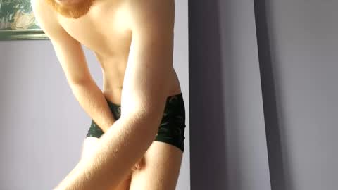 Snapshot of fillipsondon chatting on December 23, 10:46 am Whitechocolate online show from December 23, 10:46 am