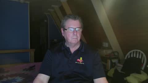 Snapshot of finderfiner chatting on December 19, 9:49 am finderfiner online show from December 19, 9:49 am