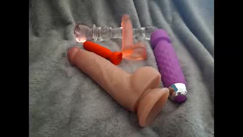 Snapshot of findingmetofindyou chatting on October 4, 4:54 am Tiffany Tay online show from October 4, 4:54 am