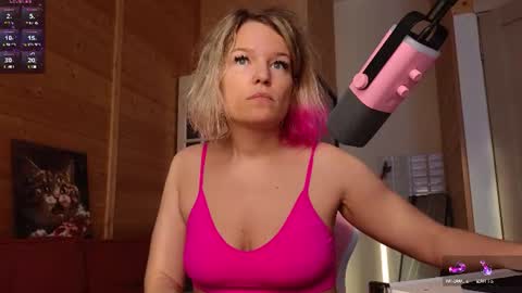 Snapshot of findom_lady_shine chatting on June 25, 4:00 pm Lady online show from June 25, 4:00 pm