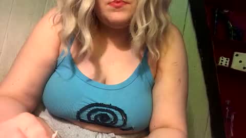Snapshot of findommefoxi chatting on January 9, 3:55 pm findommefoxi online show from January 9, 3:55 pm