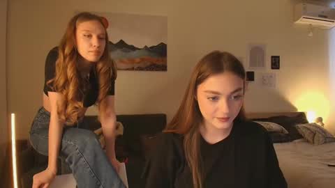 Snapshot of findweyout chatting on March 9, 1:48 pm findweyout online show from March 9, 1:48 pm