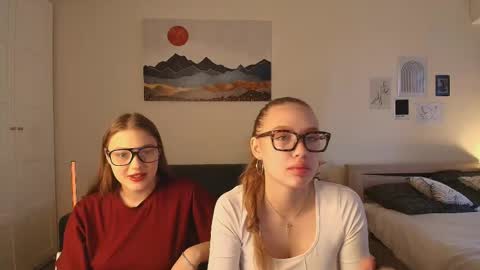 Snapshot of findweyout chatting on March 12, 1:50 pm findweyout online show from March 12, 1:50 pm