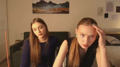 Snapshot of findweyout chatting on March 15, 1:17 pm findweyout online show from March 15, 1:17 pm