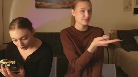 Snapshot of findweyout chatting on March 23, 1:26 pm findweyout online show from March 23, 1:26 pm