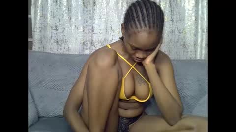 Snapshot of fine_queen12 chatting on May 25, 11:16 am fine_queen12 online show from May 25, 11:16 am