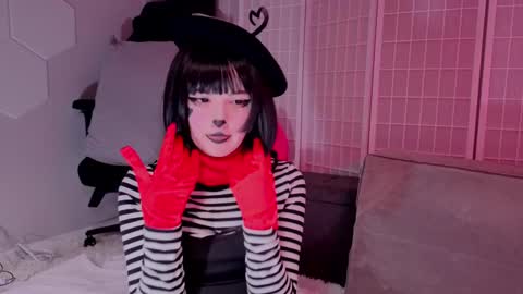 finleyfae online show from January 16, 5:50 pm