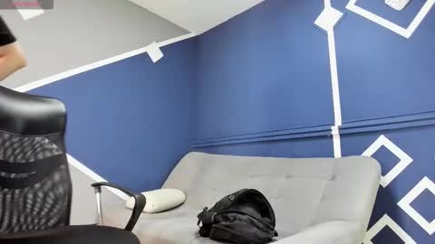 Snapshot of finn_jackson chatting on March 16, 7:29 pm finn_jackson online show from March 16, 7:29 pm