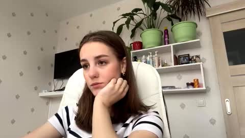 Snapshot of fionapiccard chatting on November 19, 9:31 am Keite wanna play Meow online show from November 19, 9:31 am