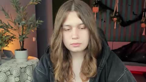 Snapshot of fioramarmoris chatting on October 23, 1:43 pm fiora online show from October 23, 1:43 pm