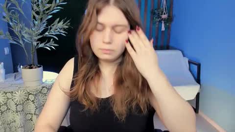 fiora online show from March 18, 5:10 am