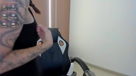 F I O R E L L A  online show from November 7, 7:47 pm