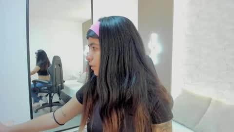 F I O R E L L A  online show from November 14, 2:21 am