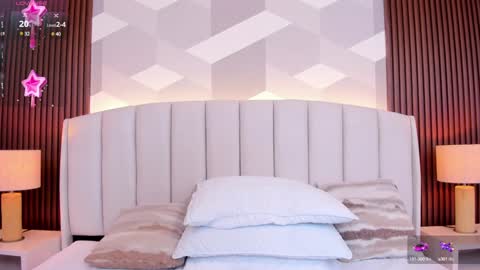 Snapshot of fiorella_milf_ chatting on December 3, 8:06 pm Catherine Lynn online show from December 3, 8:06 pm