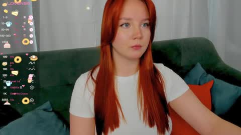 Snapshot of fire_emily chatting on April 12, 1:32 am fire_emily online show from April 12, 1:32 am