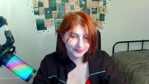 Snapshot of first_instinct chatting on March 18, 8:34 pm first_instinct online show from March 18, 8:34 pm