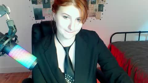 Snapshot of first_instinct chatting on March 19, 11:14 am first_instinct online show from March 19, 11:14 am