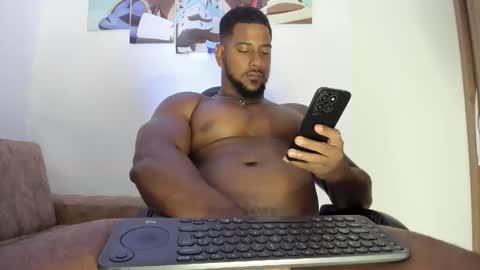 Snapshot of fit_fray chatting on May 6, 3:50 pm FRAIDER online show from May 6, 3:50 pm