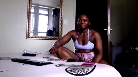 fitblair66_ online show from December 21, 8:50 am