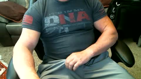 fitguy40 online show from December 18, 8:25 pm