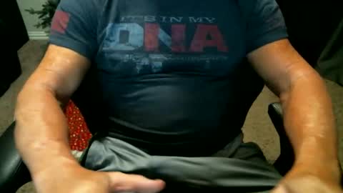 Snapshot of fitguy40 chatting on December 17, 3:56 am fitguy40 online show from December 17, 3:56 am