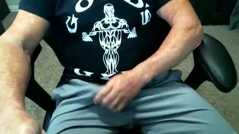 fitguy40 online show from April 7, 9:26 pm