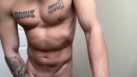 Snapshot of fithornyandtatted chatting on December 18, 4:06 pm fithornyandtatted online show from December 18, 4:06 pm