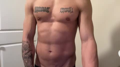 Snapshot of fithornyandtatted chatting on January 15, 11:21 am fithornyandtatted online show from January 15, 11:21 am