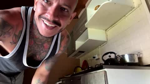 Snapshot of fitnolan chatting on May 25, 12:44 pm Elias Valencia online show from May 25, 12:44 pm