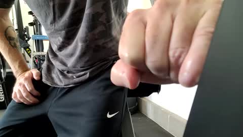  Links in Bio below online show from September 23, 6:33 pm