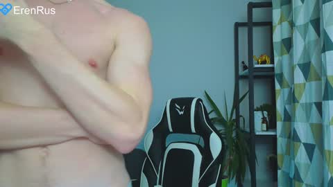 Snapshot of fixsicki chatting on December 3, 7:22 pm Eren. online show from December 3, 7:22 pm