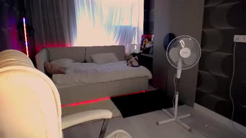 flamevixen online show from July 27, 12:01 pm