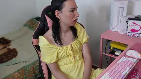 Snapshot of flaream_angel chatting on February 18, 5:20 pm Alexa online show from February 18, 5:20 pm