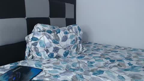 Snapshot of fleeting_love chatting on December 17, 4:24 pm Steven and Daniel online show from December 17, 4:24 pm