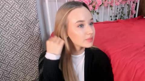 Snapshot of fletahargenrader chatting on November 17, 1:06 pm Amina online show from November 17, 1:06 pm