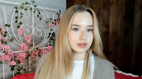 Snapshot of fletahargenrader chatting on November 18, 3:16 pm Amina online show from November 18, 3:16 pm