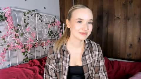 Snapshot of fletahargenrader chatting on November 22, 8:35 am Amina online show from November 22, 8:35 am